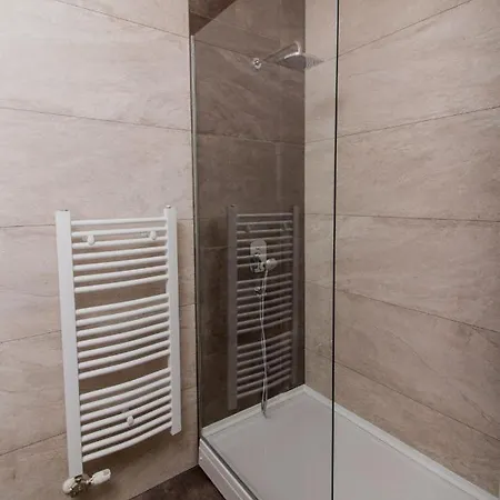 O..c.. Lux سراييفو